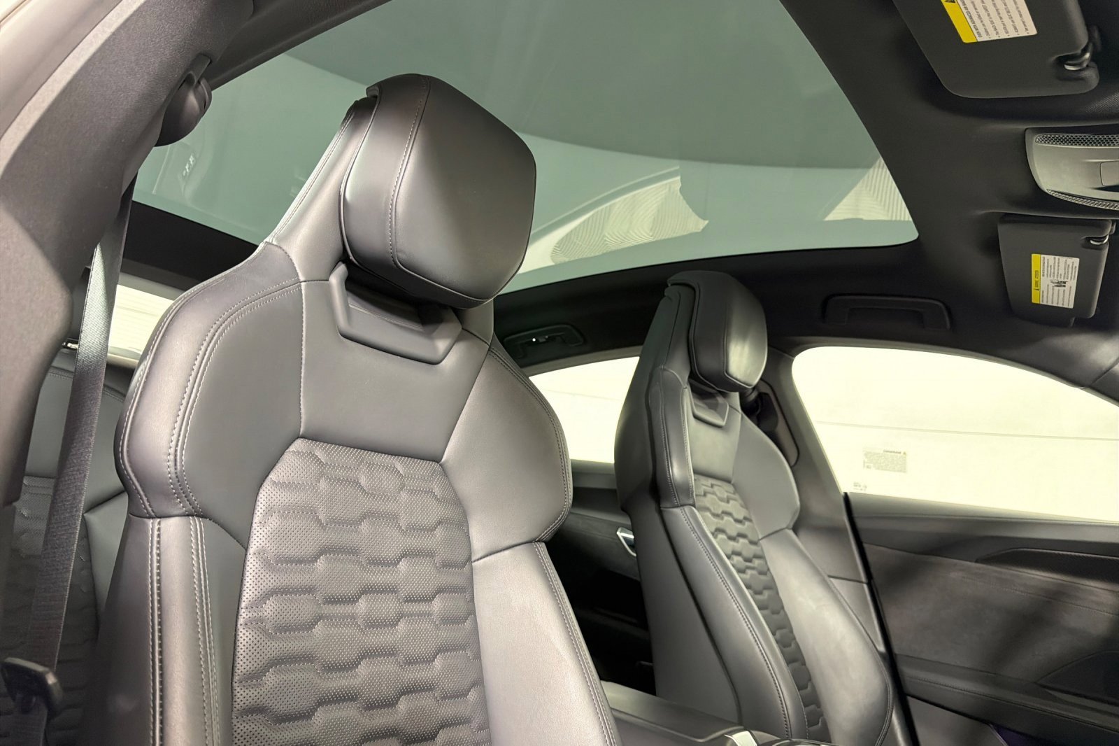 Used 2024 Audi e-tron GT Premium Plus image 15