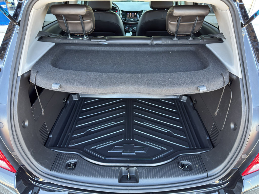 Used 2022 Chevrolet Trax LT w/ Midnight Edition image 35