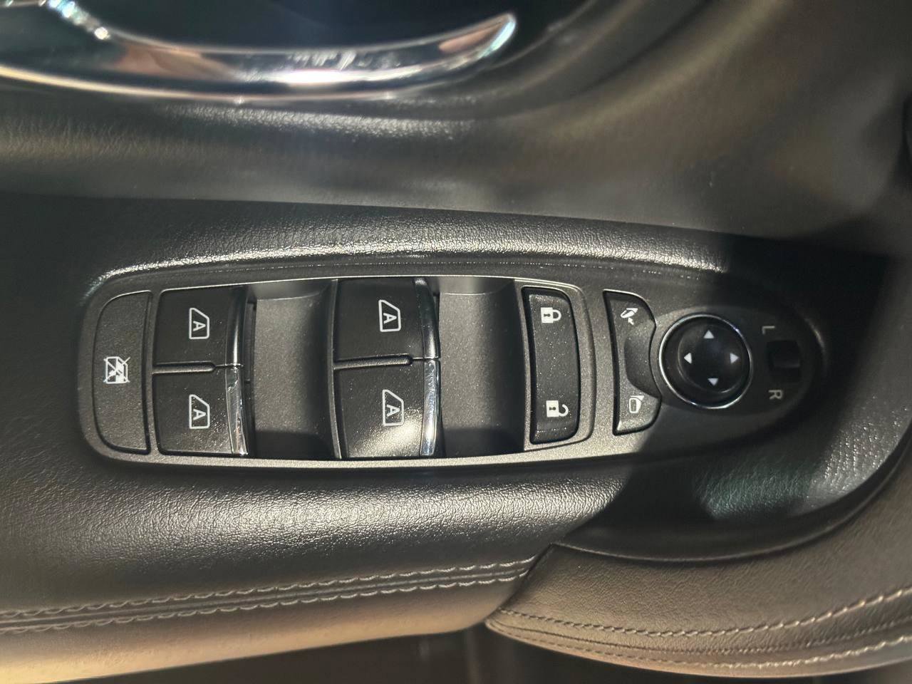 Used 2017 INFINITI QX80 2WD w/ Deluxe Technology Package image 22