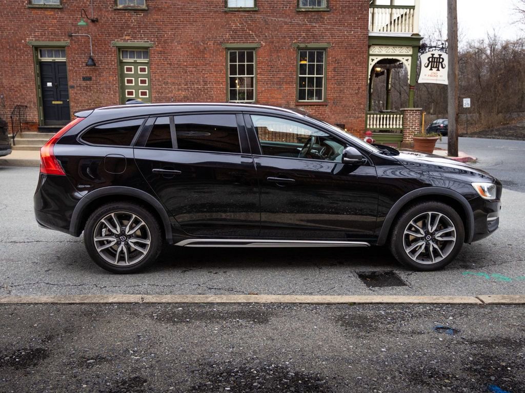 Used 2017 Volvo V60 T5 Cross Country w/ Convenience Package image 6