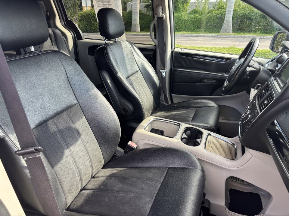 Used 2019 Dodge Grand Caravan SXT FWD image 18