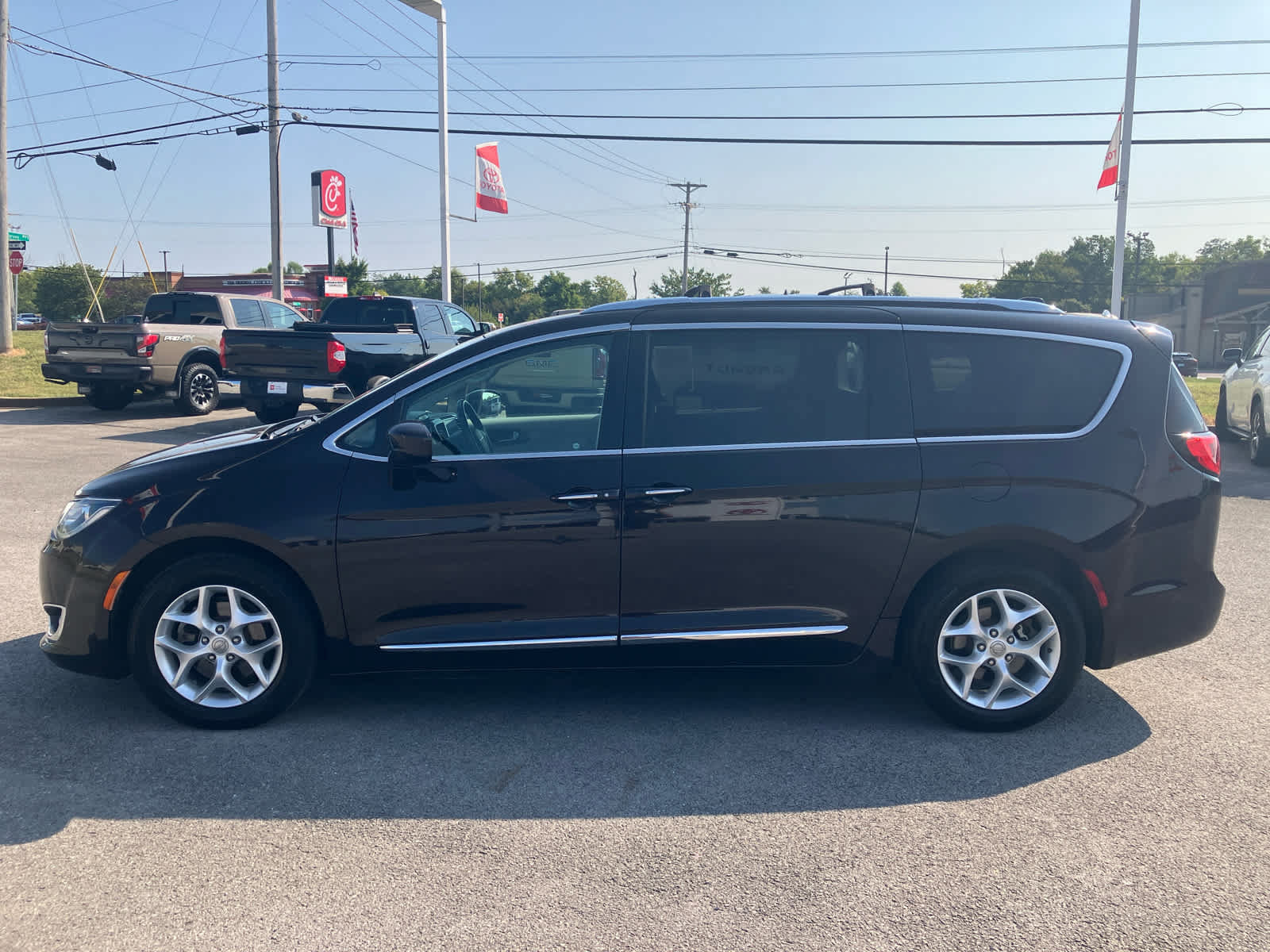 Used 2017 Chrysler Pacifica Touring-L Plus w/ Tire & Wheel Group FWD image 4