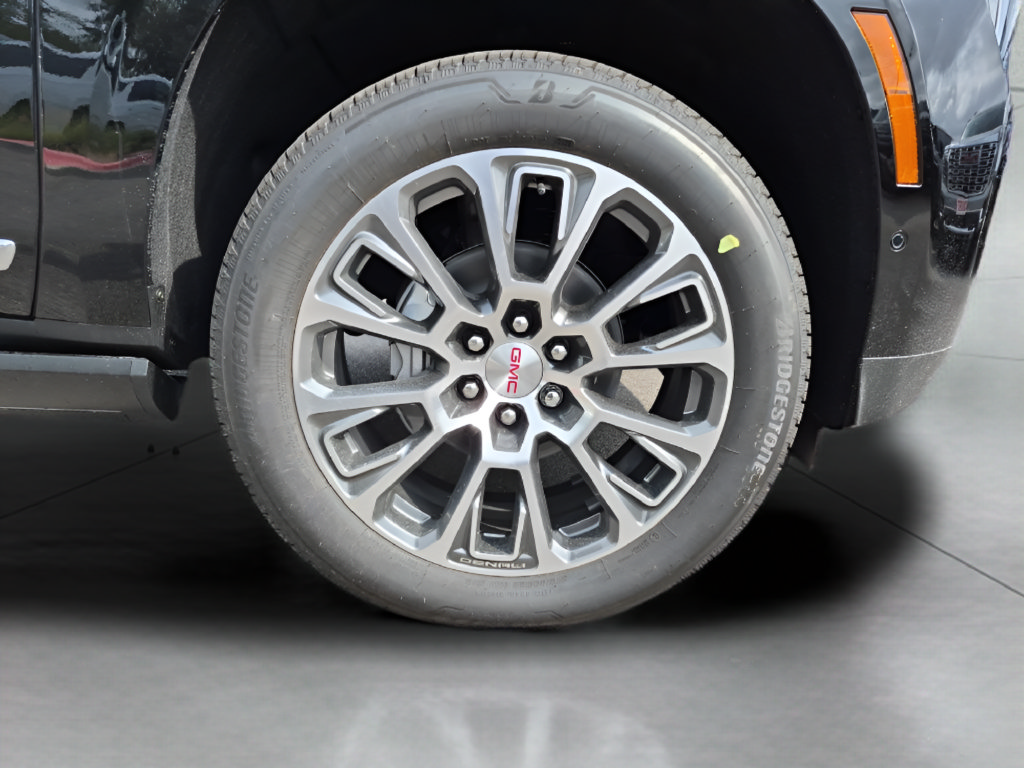 New 2026 GMC Yukon Denali w/ Denali Reserve Package AWD/4WD image 13
