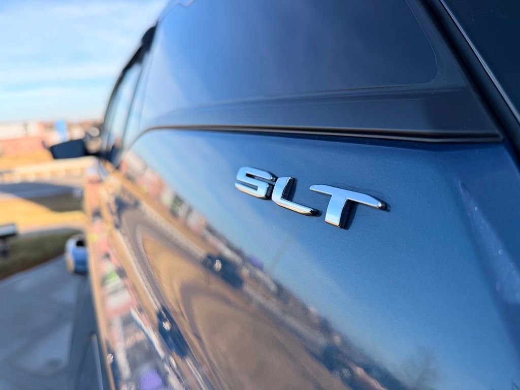 Used 2024 GMC Terrain SLT image 36