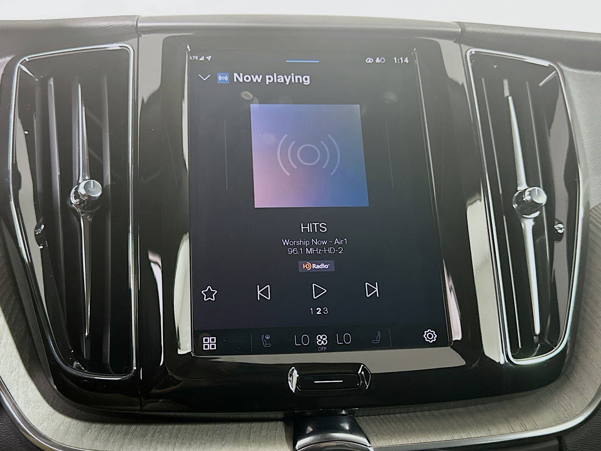 Used 2025 Volvo XC60 B5 Plus image 21