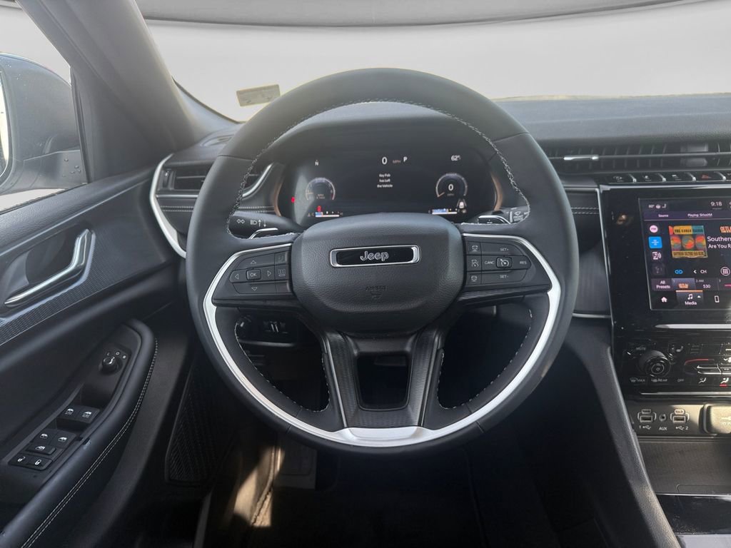 Used 2025 Jeep Grand Cherokee Laredo w/ Luxury Tech Group I image 13