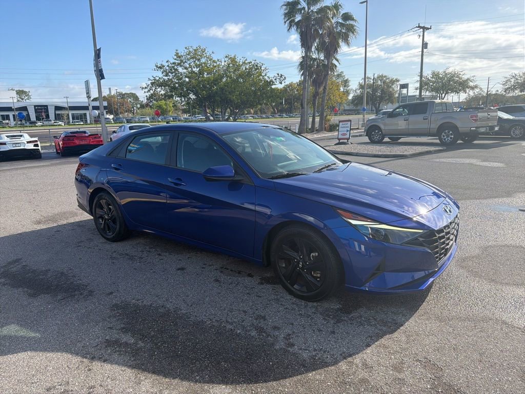 Used 2021 Hyundai Elantra SEL w/ Convenience Package image 2