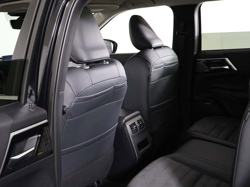 New 2025 Mitsubishi Outlander SE FWD image 31