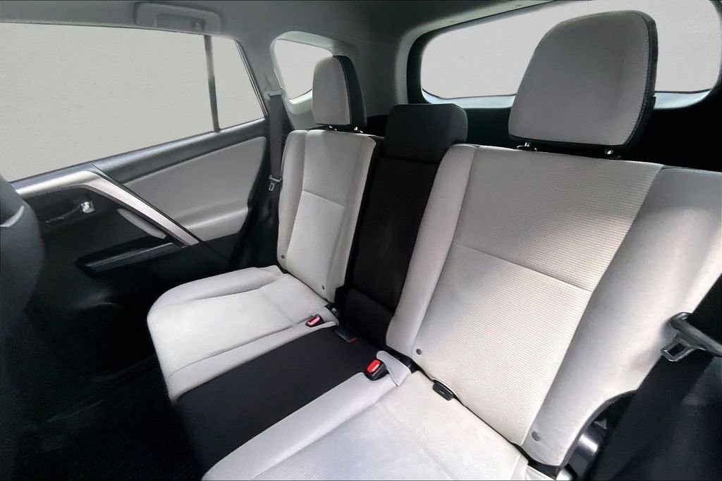 Used 2016 Toyota RAV4 XLE AWD/4WD image 22