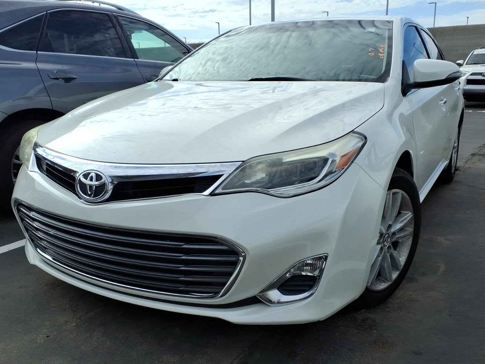 Used 2013 Toyota Avalon XLE FWD image 2