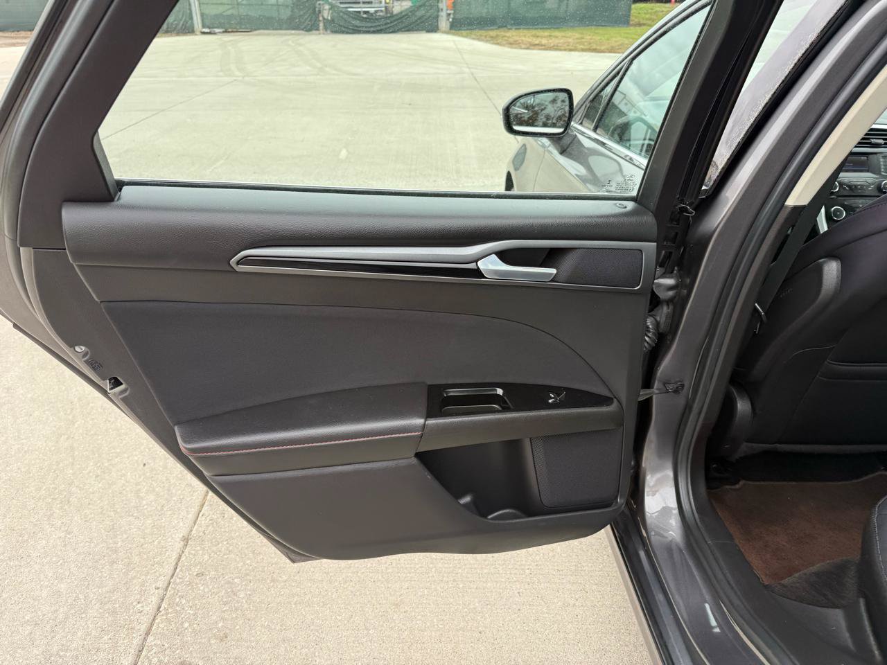 Used 2014 Ford Fusion SE w/ Equipment Group 201A FWD image 18