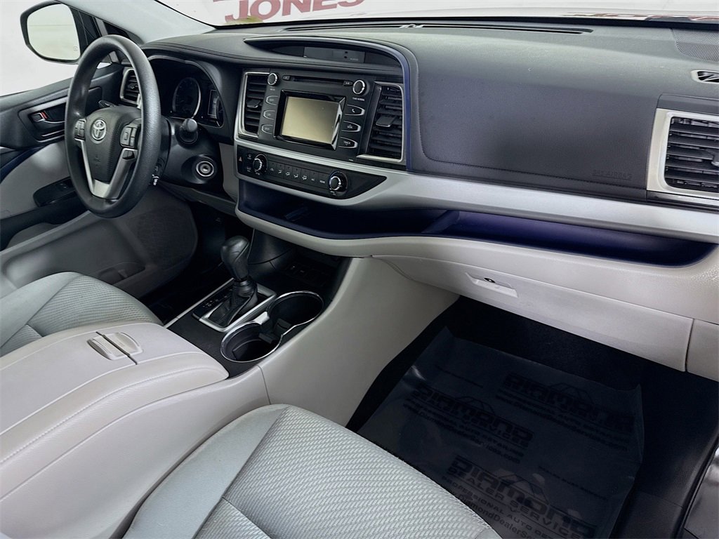 Certified 2019 Toyota Highlander LE image 33