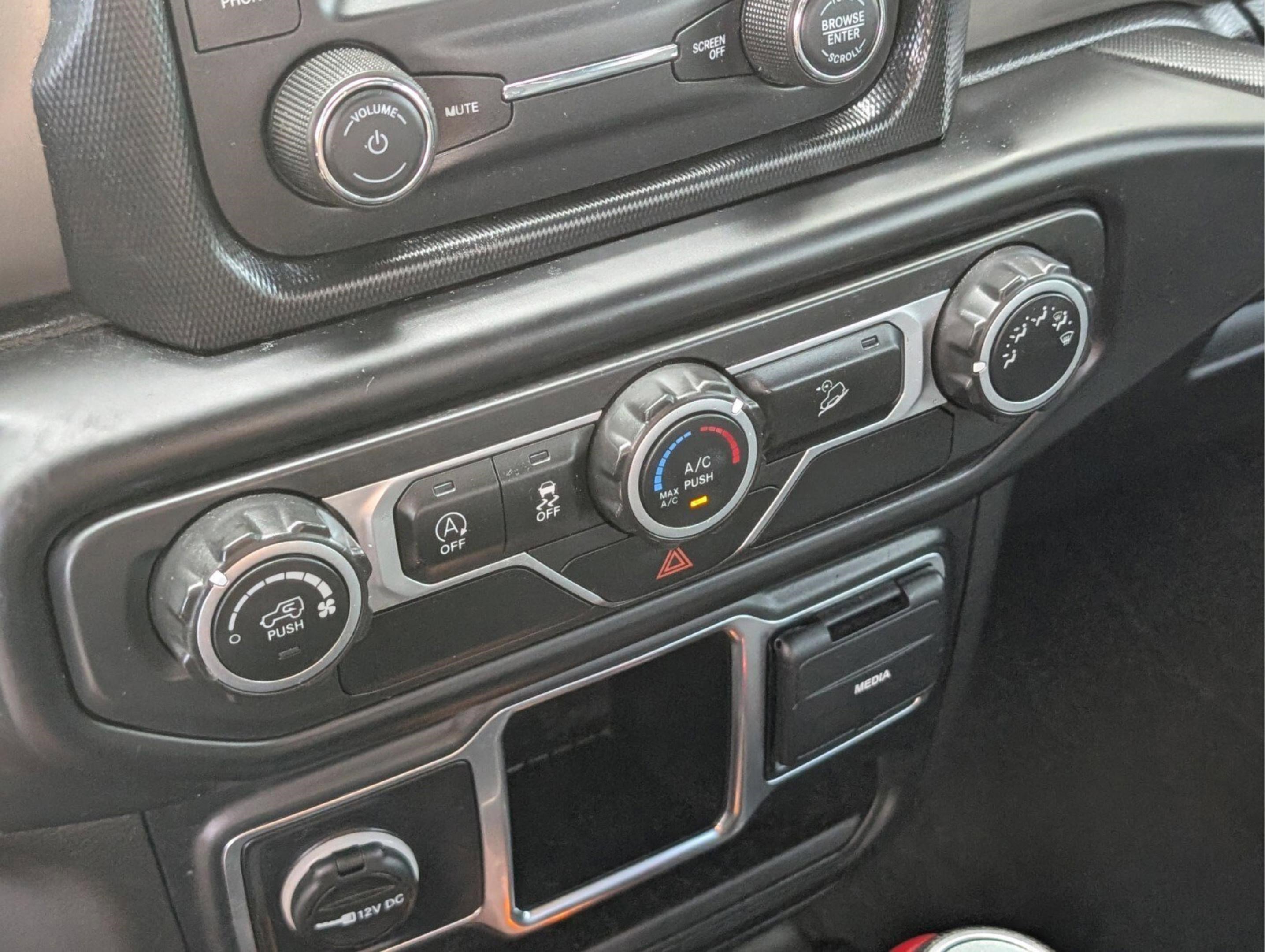 Used 2019 Jeep Wrangler Unlimited Sport image 18