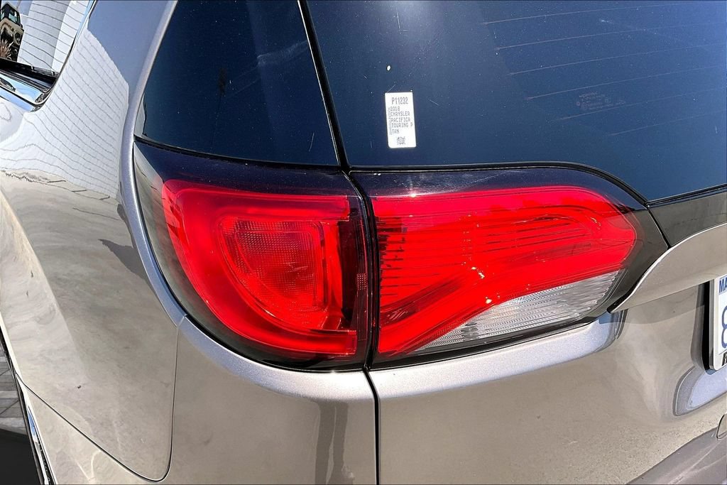 Used 2018 Chrysler Pacifica Touring Plus w/ Tire & Wheel Group FWD image 35