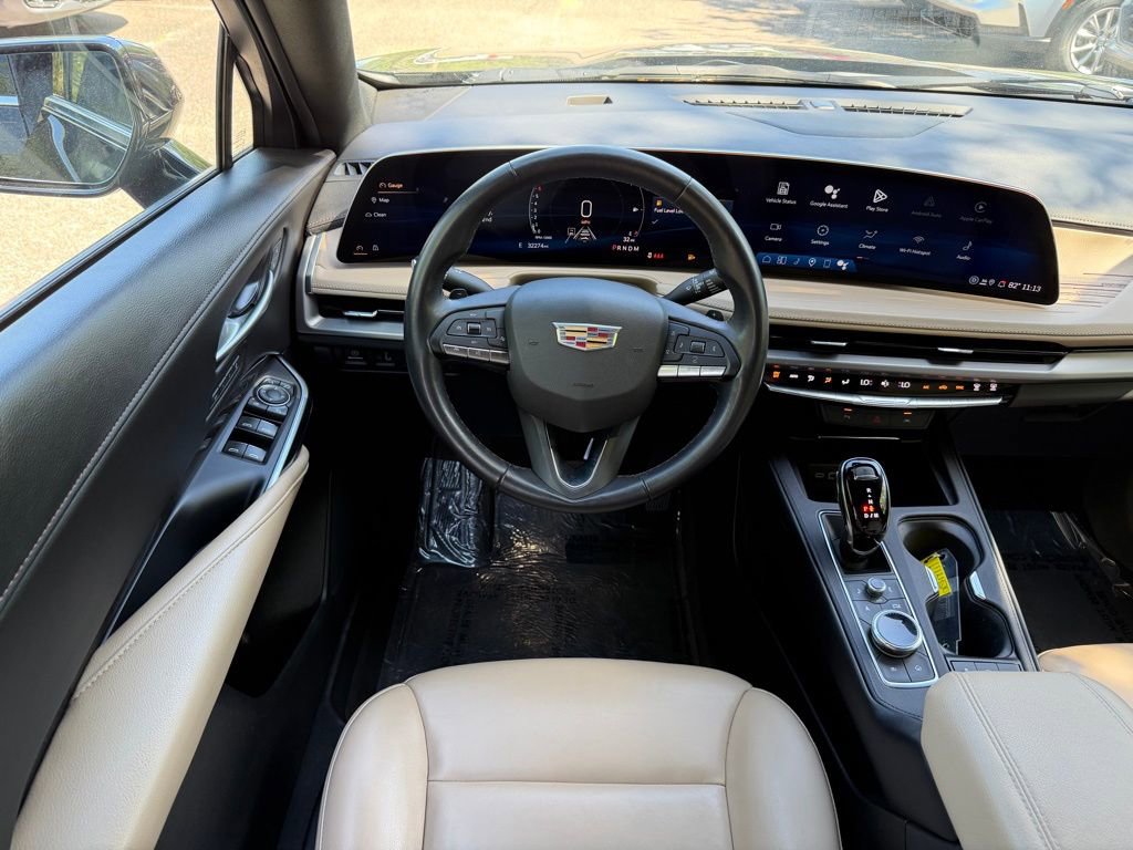 Used 2025 Cadillac XT4 Premium Luxury image 14