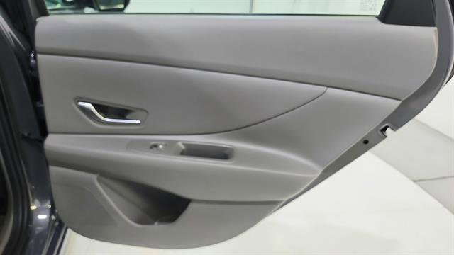 Used 2025 Hyundai Elantra SEL FWD image 35