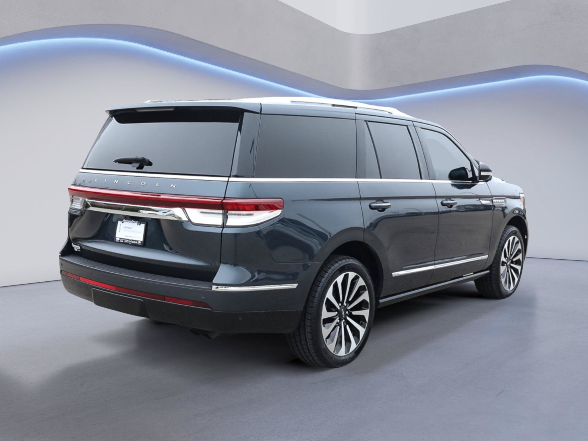Certified 2024 Lincoln Navigator Reserve AWD/4WD image 8