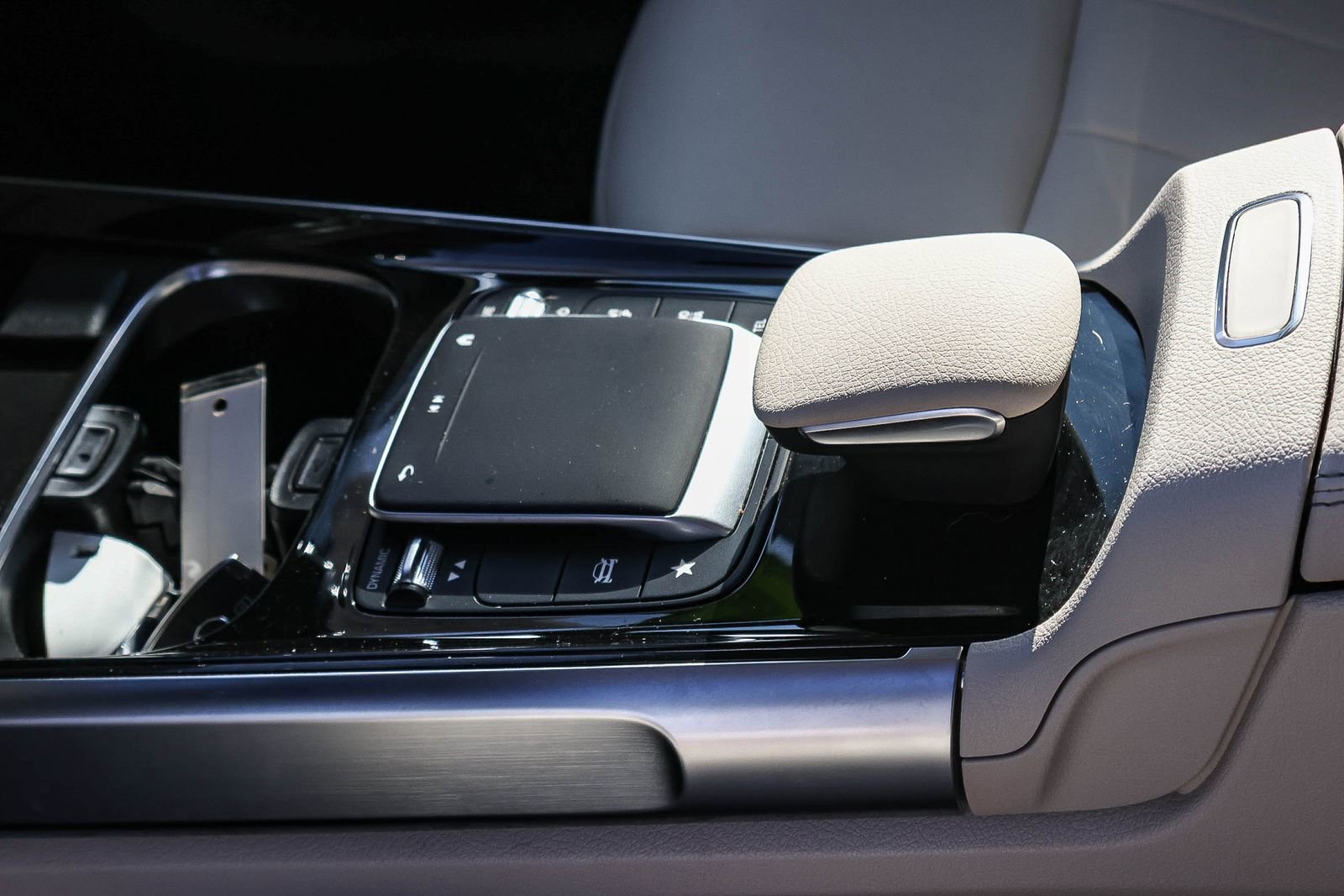 Used 2022 Mercedes-Benz GLB 250 image 28