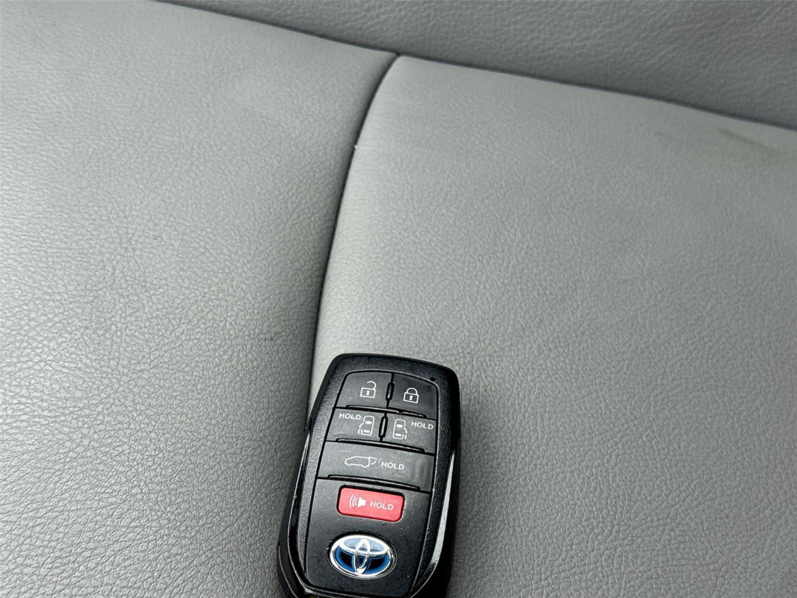 Used 2021 Toyota Sienna XLE w/ XLE Plus Package image 31