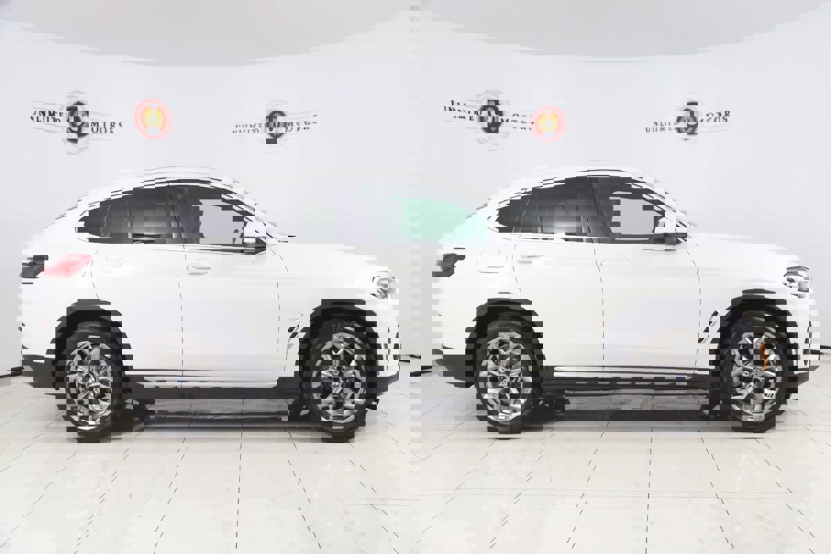 Used 2022 BMW X4 xDrive30i w/ Convenience Package image 2