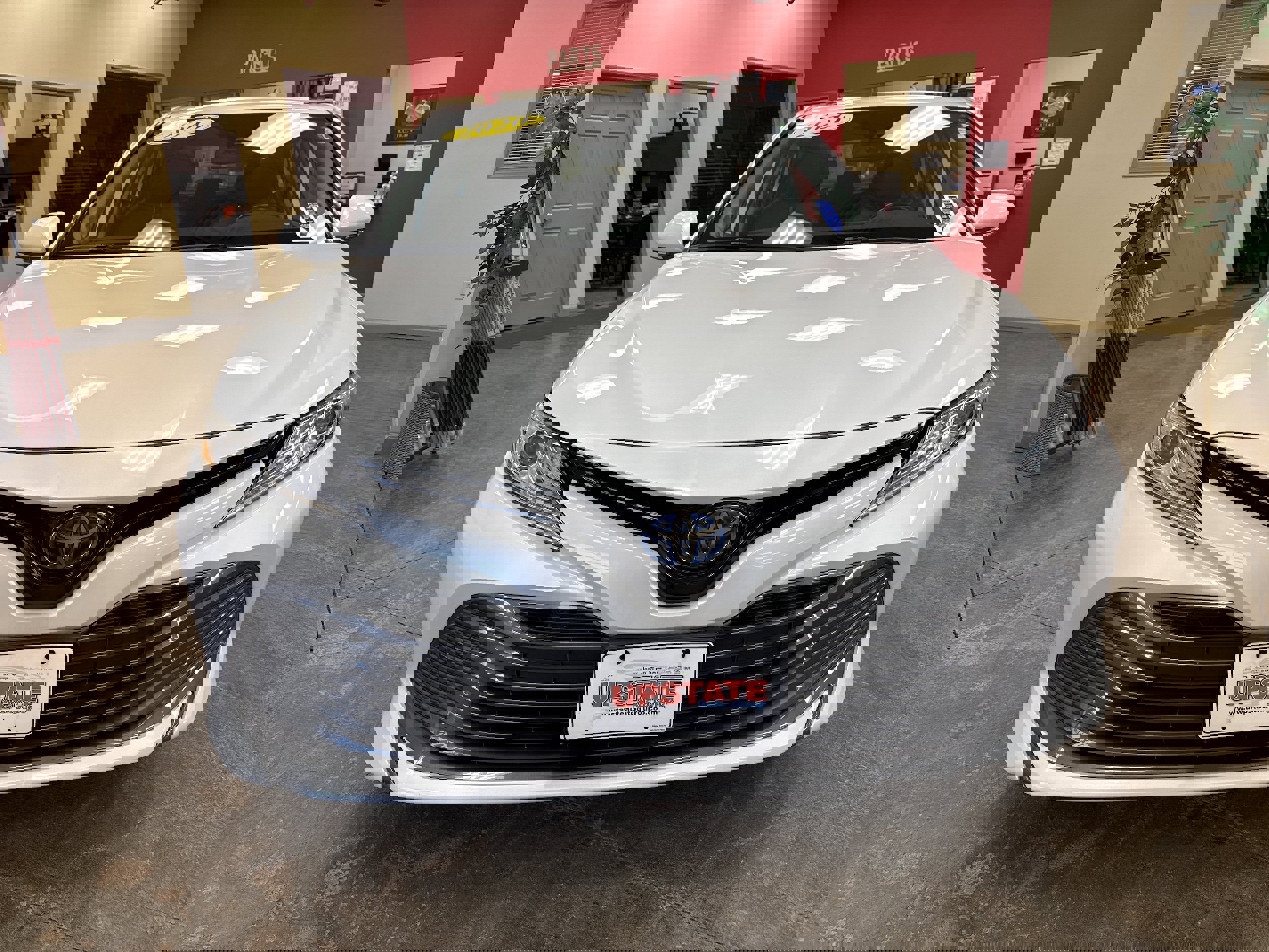 Used 2020 Toyota Camry XLE image 2