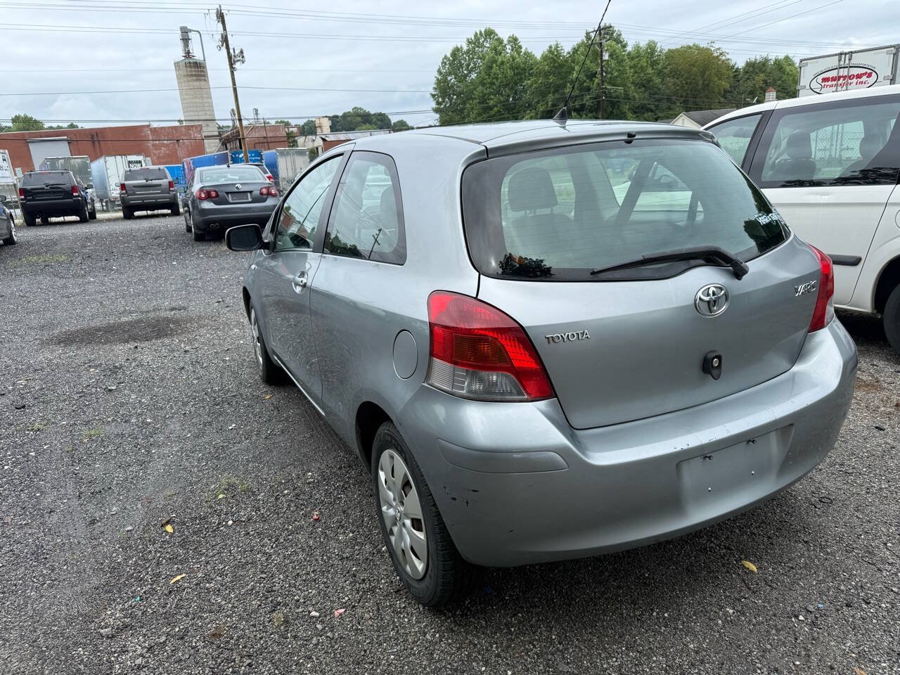 Used 2010 Toyota Yaris 2-Door Hatchback FWD image 8
