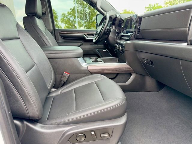 Used 2024 Chevrolet Silverado 3500 LTZ w/ LTZ Convenience Package AWD/4WD image 8