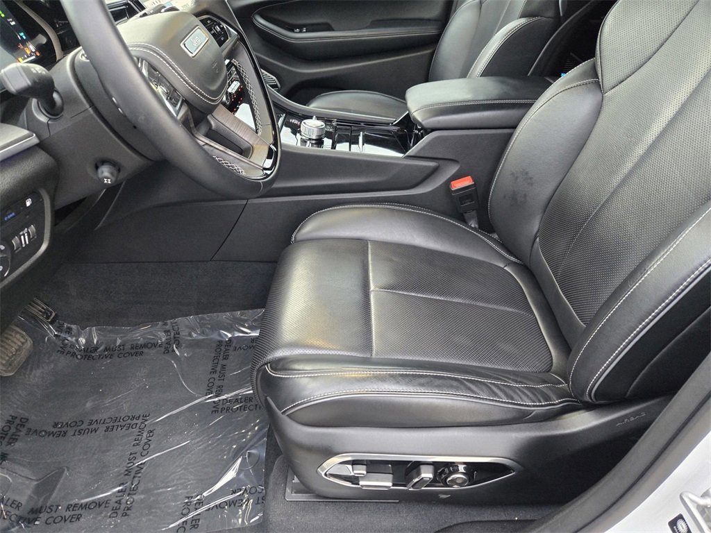 Used 2022 Jeep Grand Cherokee Overland w/ Advanced Protech Group III image 25