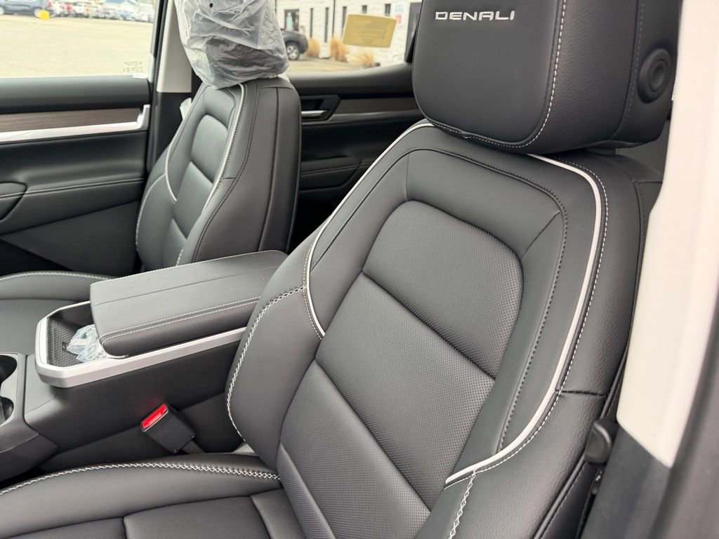 New 2026 GMC Terrain Denali w/ LPO, Floor Liner Package image 17