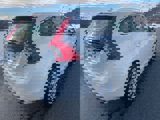 Used 2016 Volvo V60 T5 Premier image 4