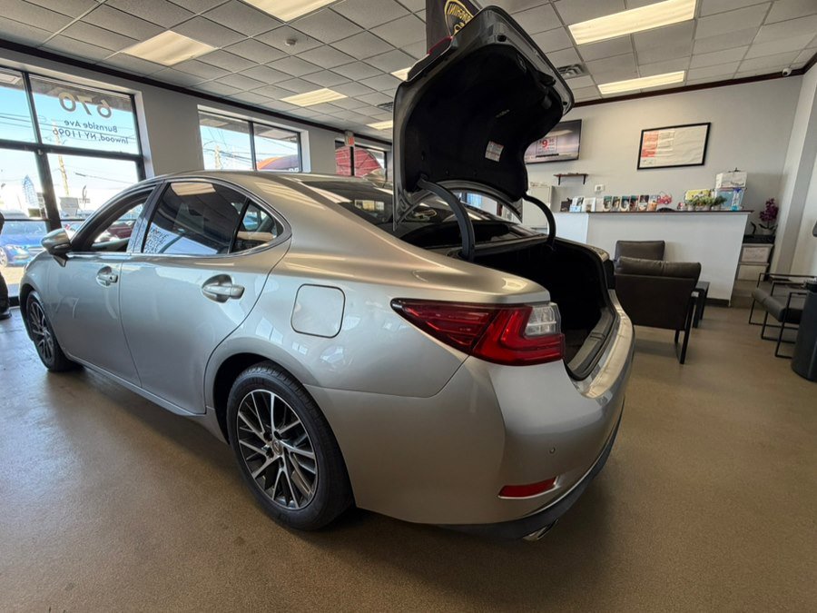 Used 2016 Lexus ES 350 w/ Luxury Package w/Wood Trim FWD image 13