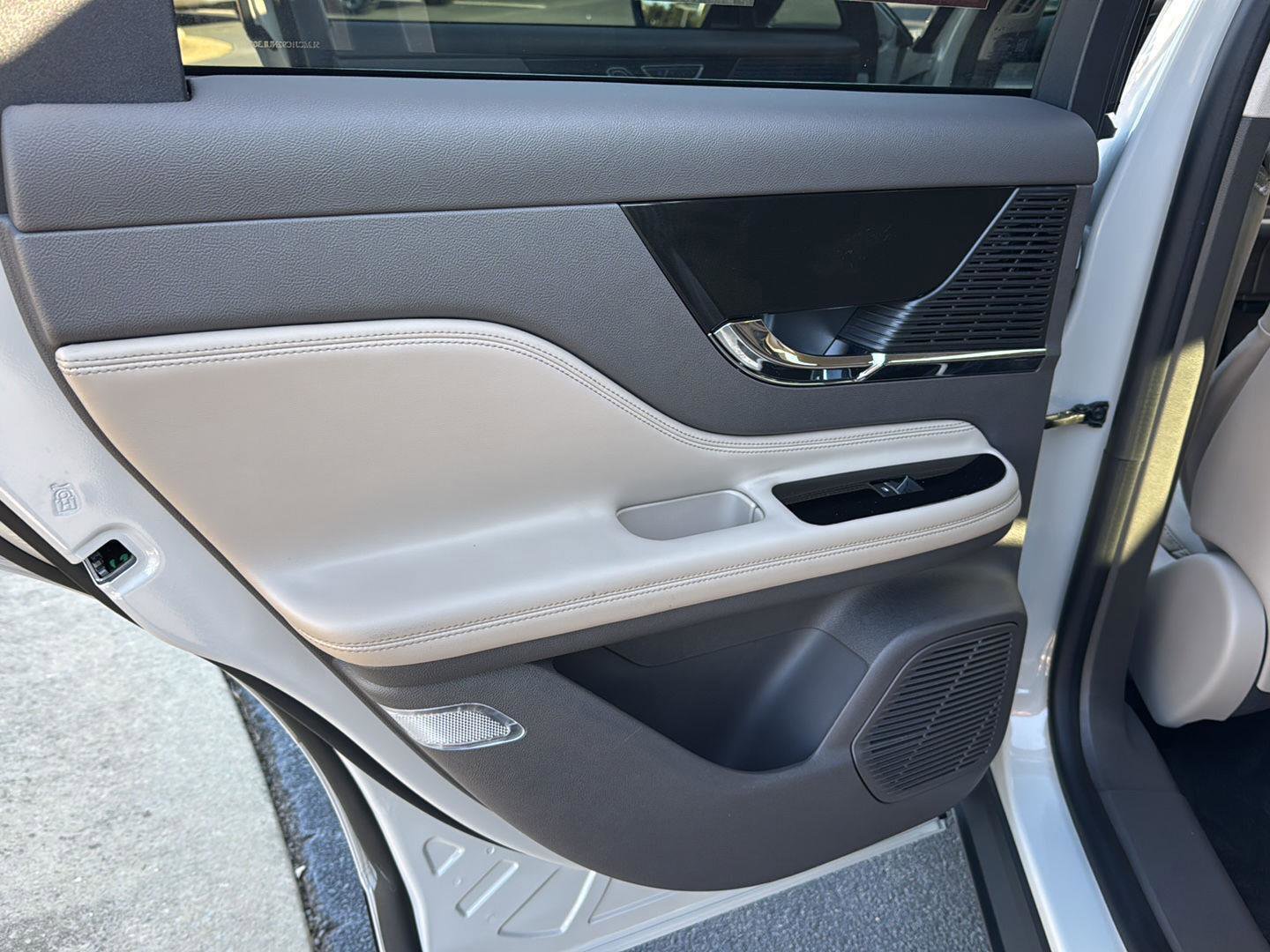 Used 2022 Lincoln Corsair FWD image 15