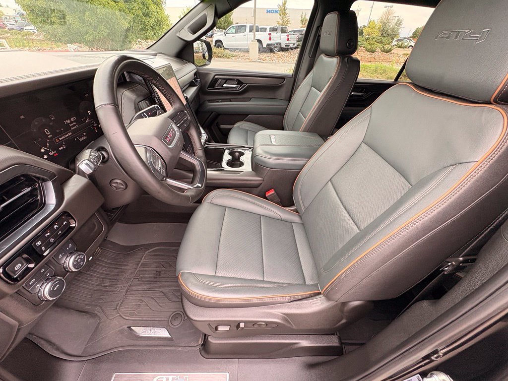 Used 2025 GMC Yukon AT4 AWD/4WD image 13