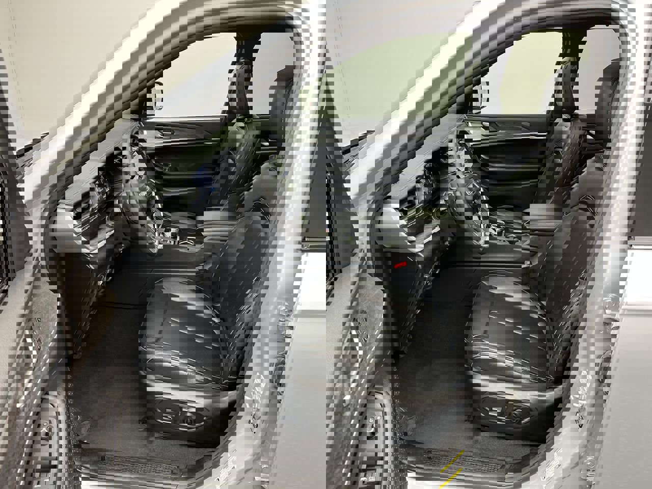 Used 2024 Jeep Grand Cherokee L Limited w/ Luxury Tech Group II image 3