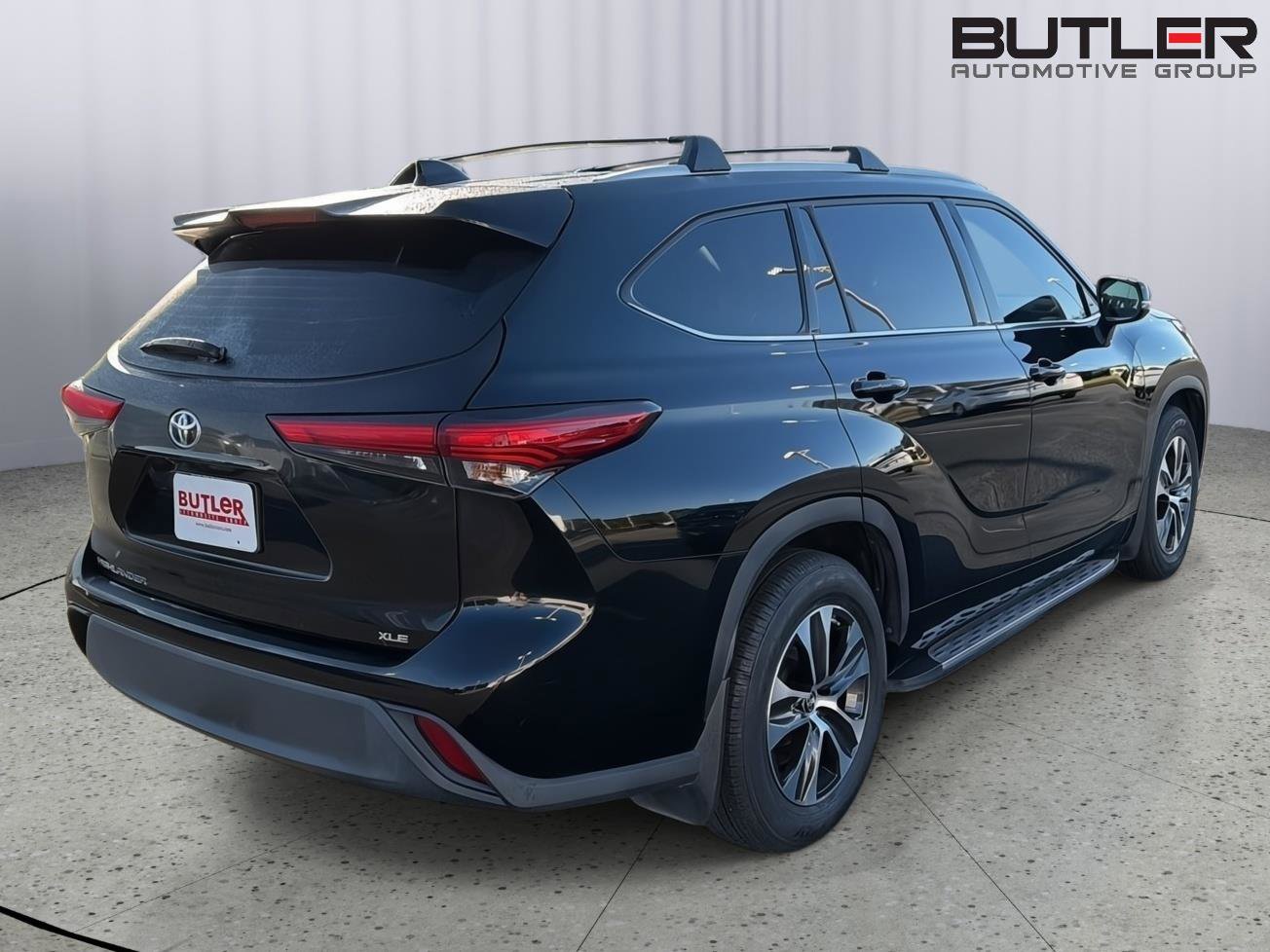 Used 2022 Toyota Highlander XLE FWD image 5