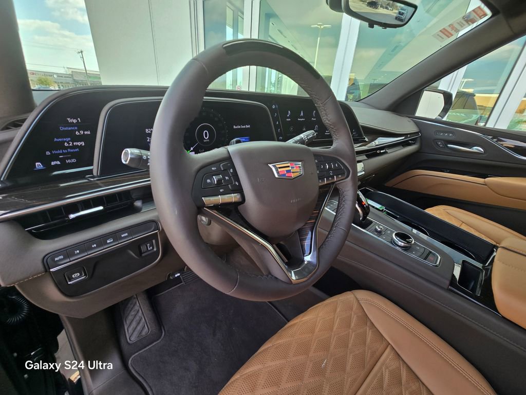 Used 2024 Cadillac Escalade Premium Luxury image 12