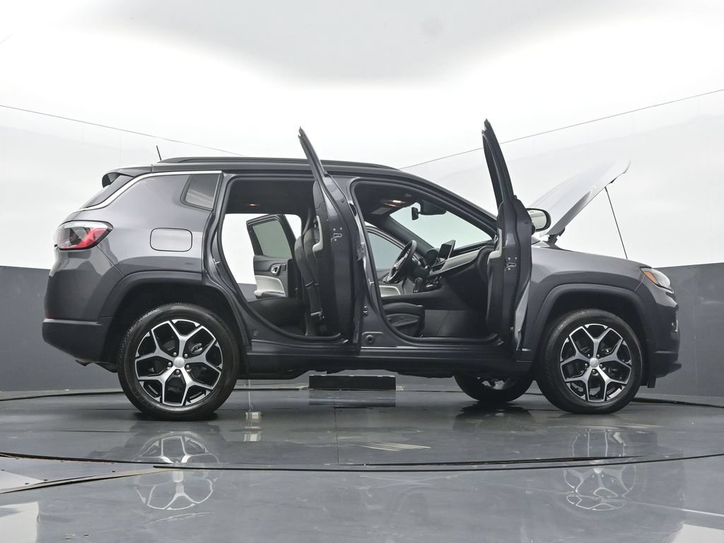 Used 2024 Jeep Compass Limited w/ Sun and Sound Group AWD/4WD image 62