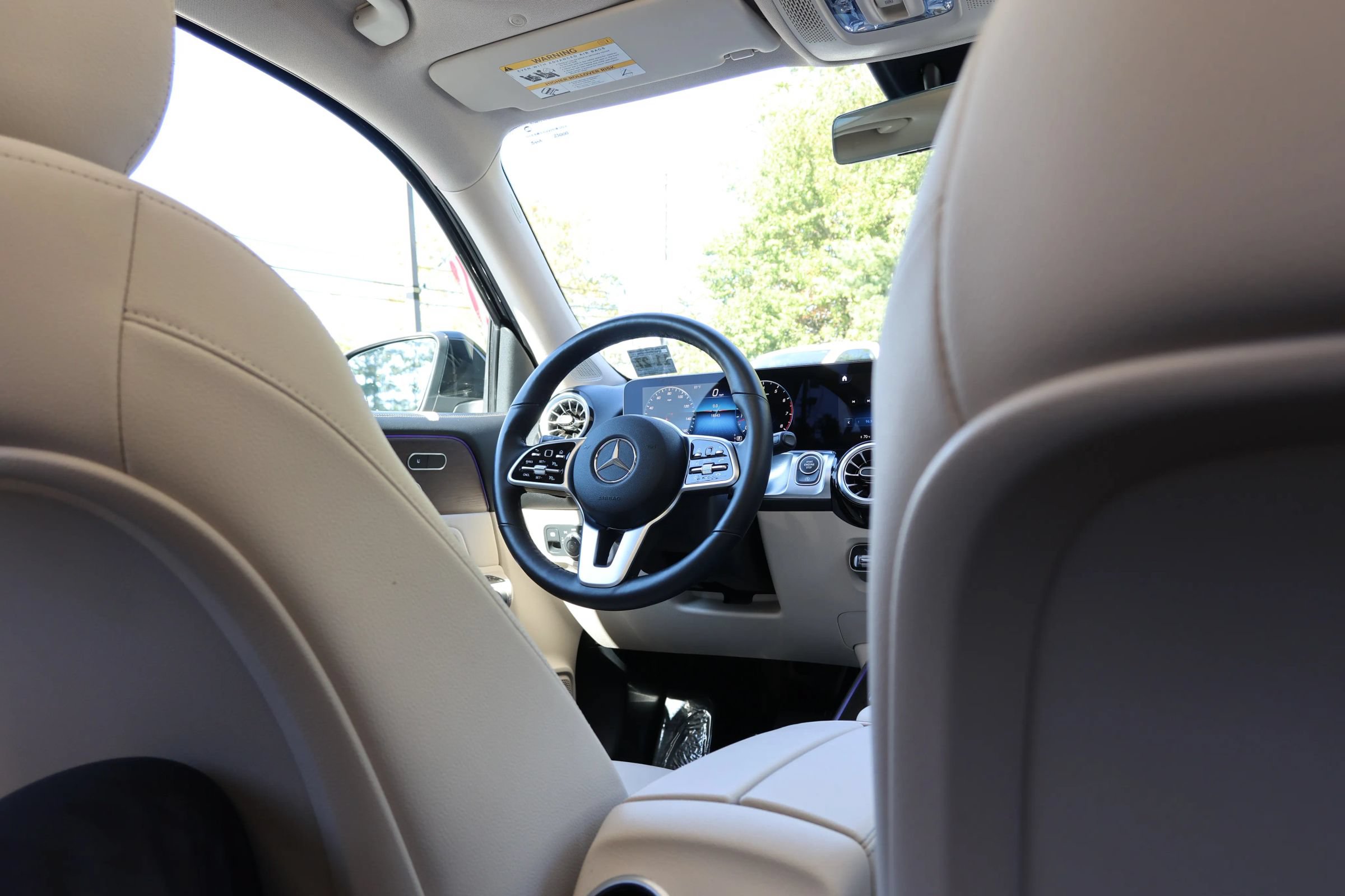 Used 2023 Mercedes-Benz GLB 250 4MATIC w/ Premium Package image 39