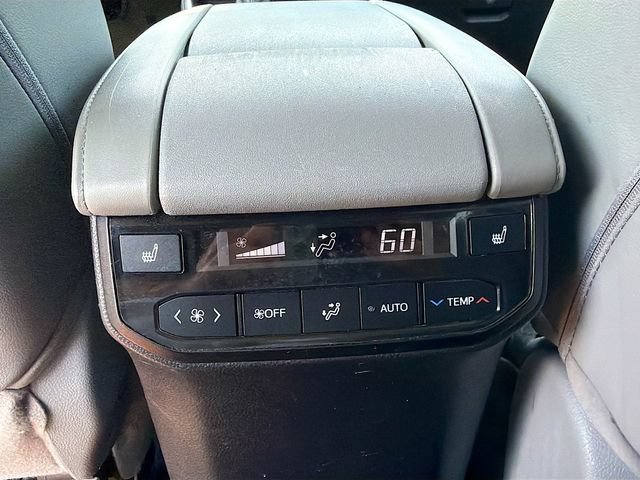Used 2021 Toyota Highlander Platinum AWD/4WD image 25
