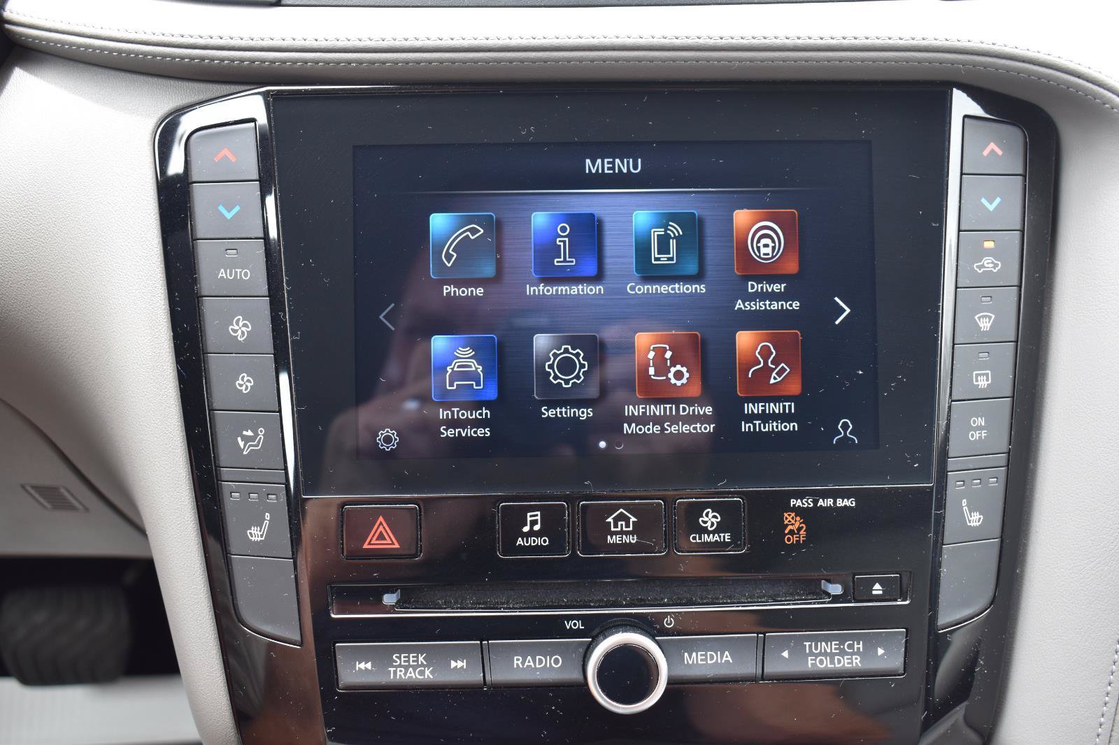 Used 2023 INFINITI QX50 Luxe FWD image 39
