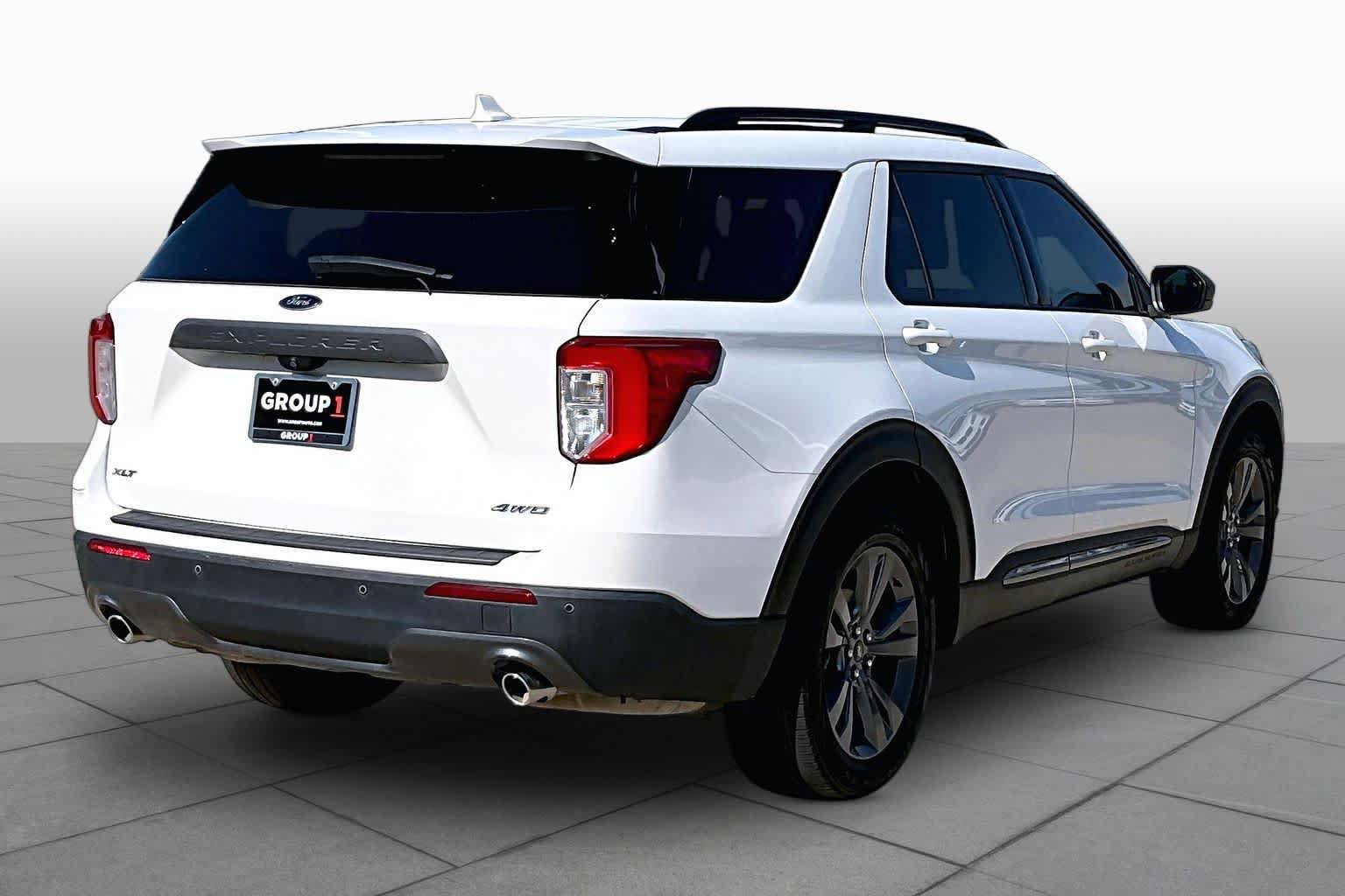 Used 2021 Ford Explorer XLT w/ Equipment Group 202A AWD/4WD image 13