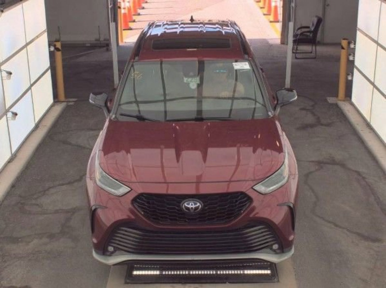 Used 2021 Toyota Highlander XSE FWD image 8