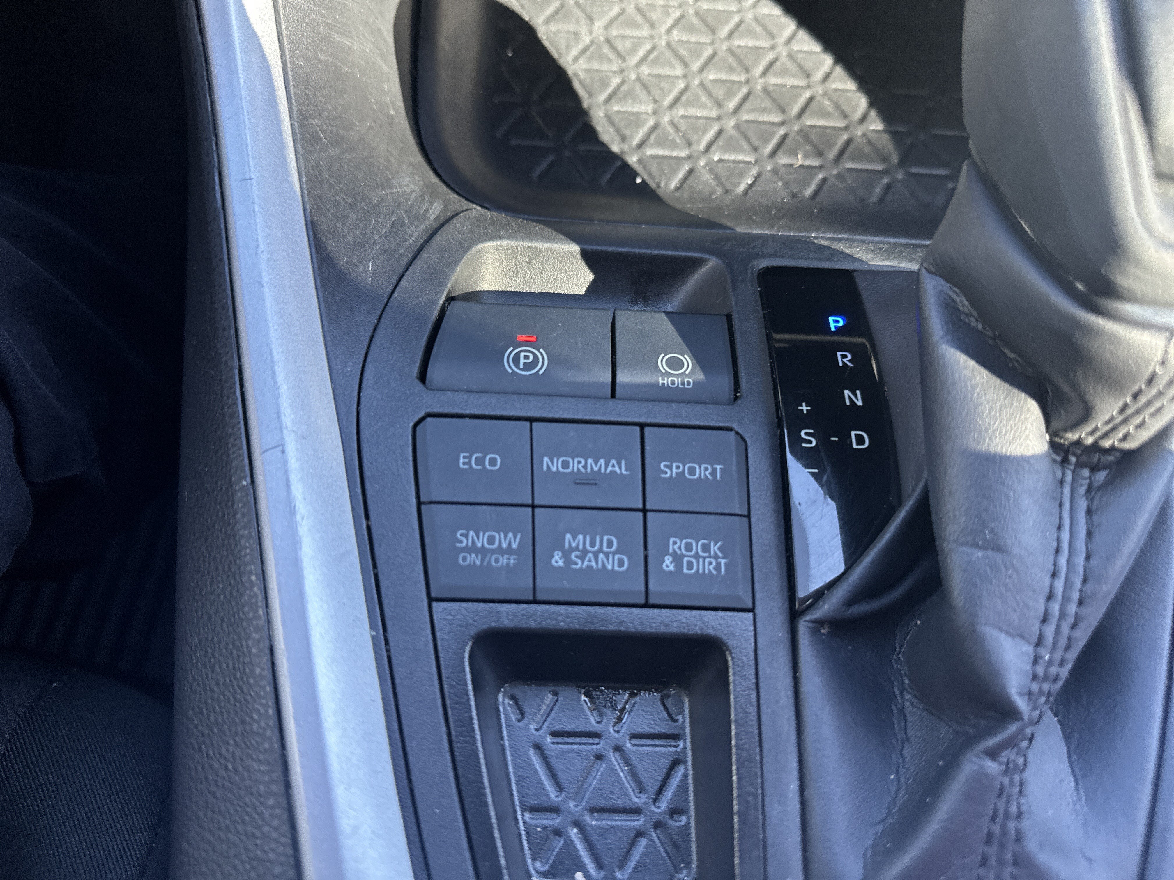Used 2024 Toyota RAV4 XLE AWD/4WD image 27