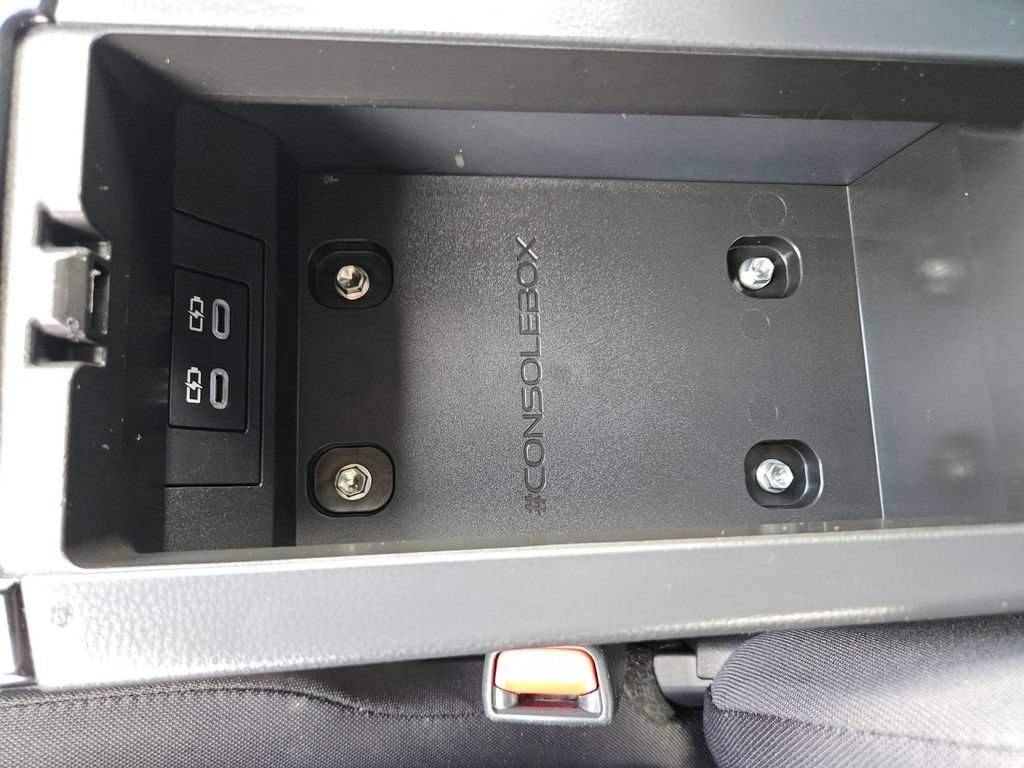 Used 2025 Toyota Prius LE FWD image 31