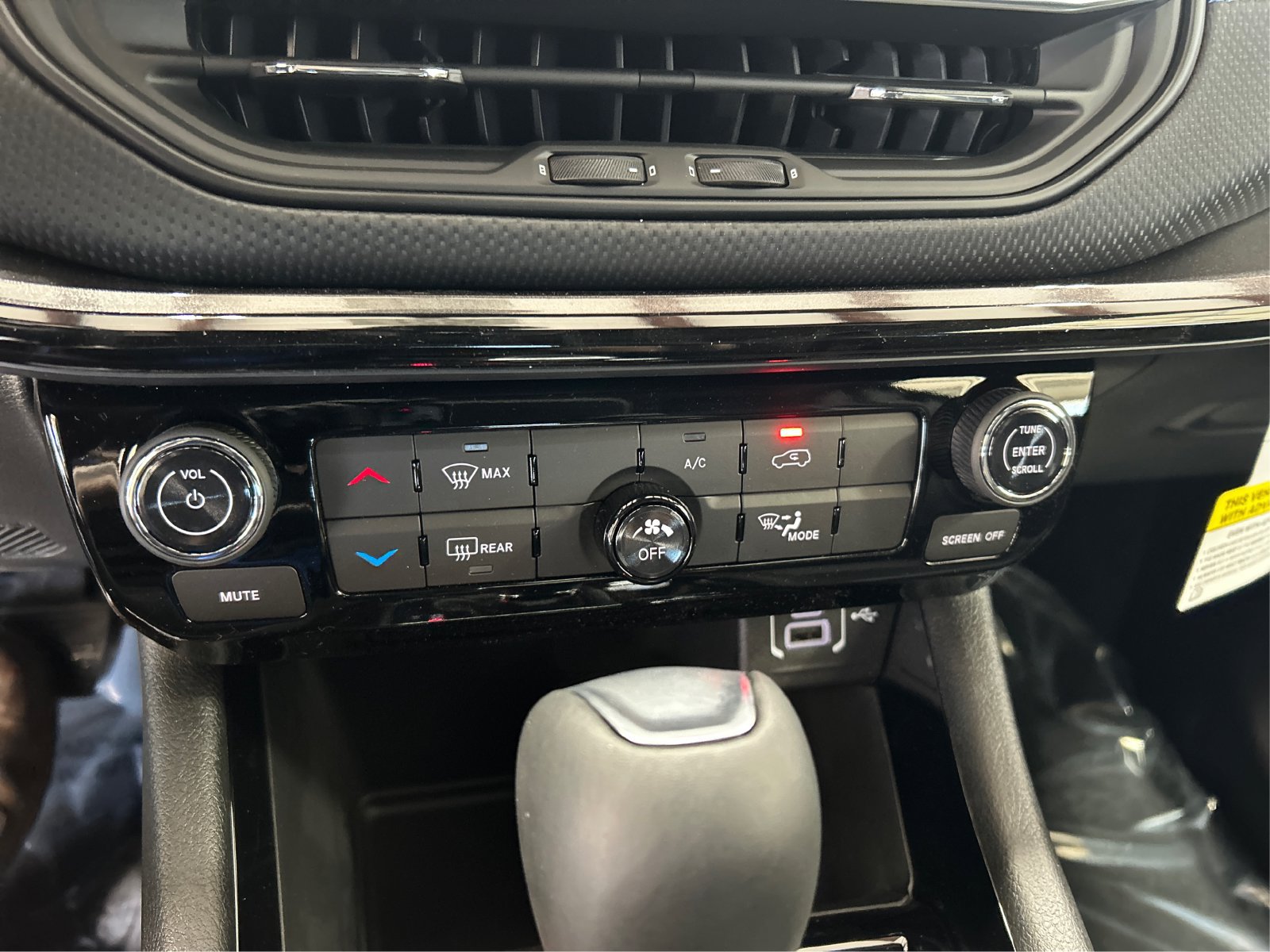 New 2026 Jeep Compass Latitude AWD/4WD image 26
