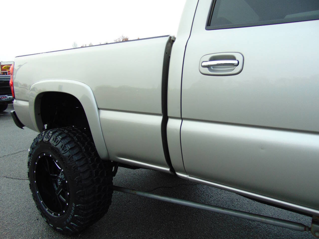 Used 2004 Chevrolet Silverado 2500 LT w/ Heavy-Duty Power Package image 38