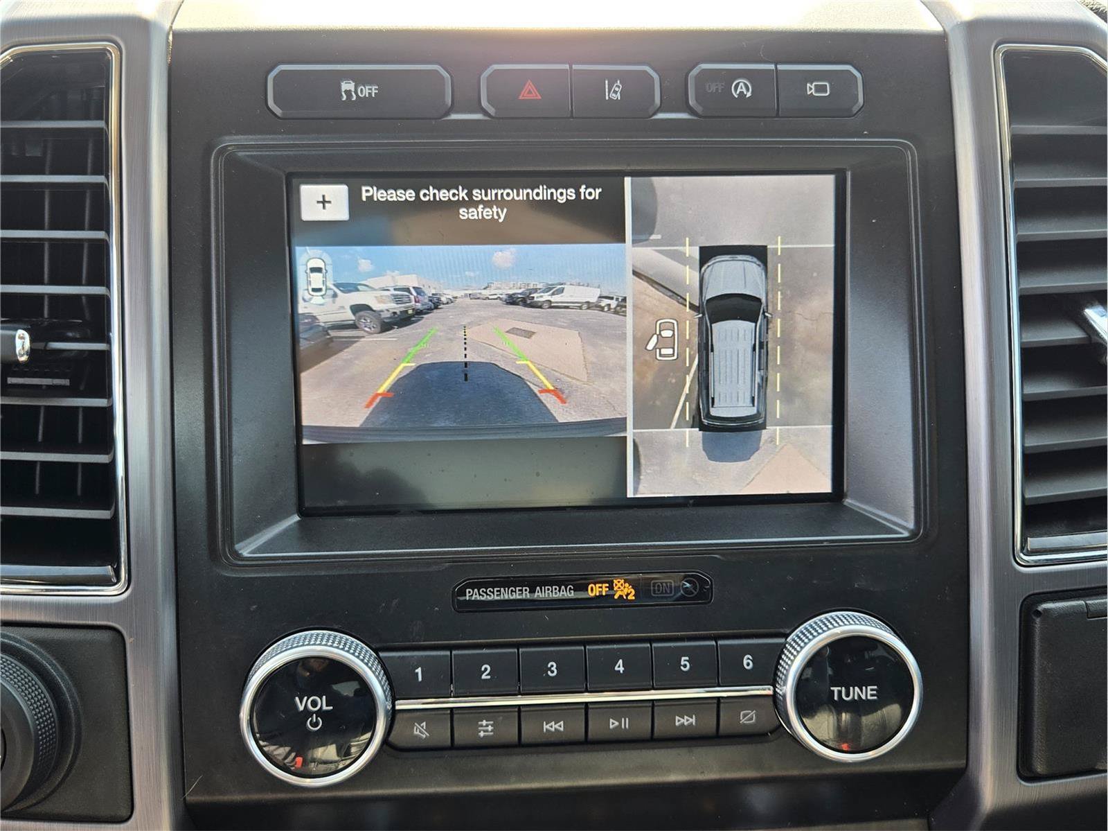 Used 2019 Ford Expedition Platinum RWD image 16
