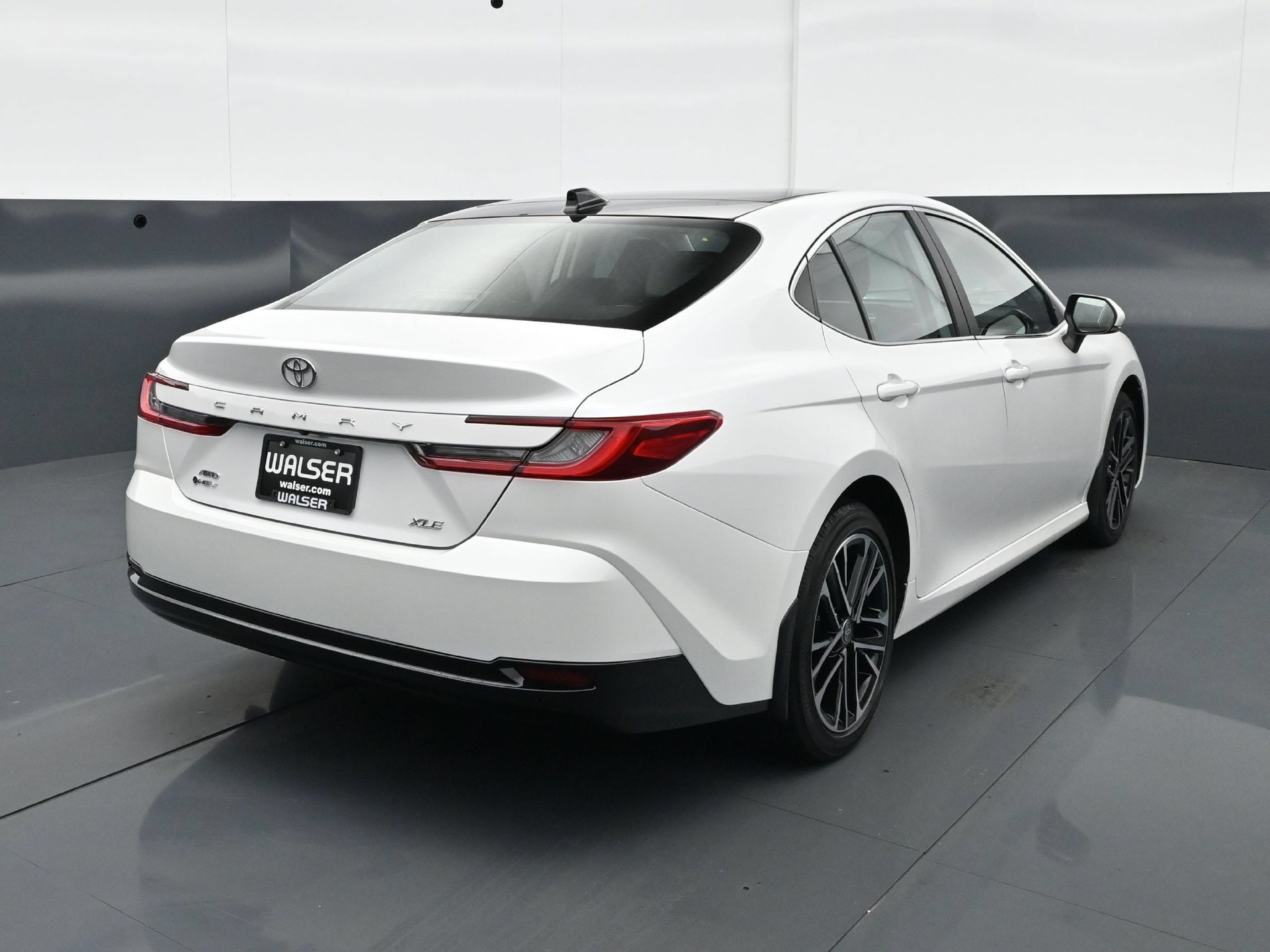 Used 2025 Toyota Camry XLE AWD/4WD image 6