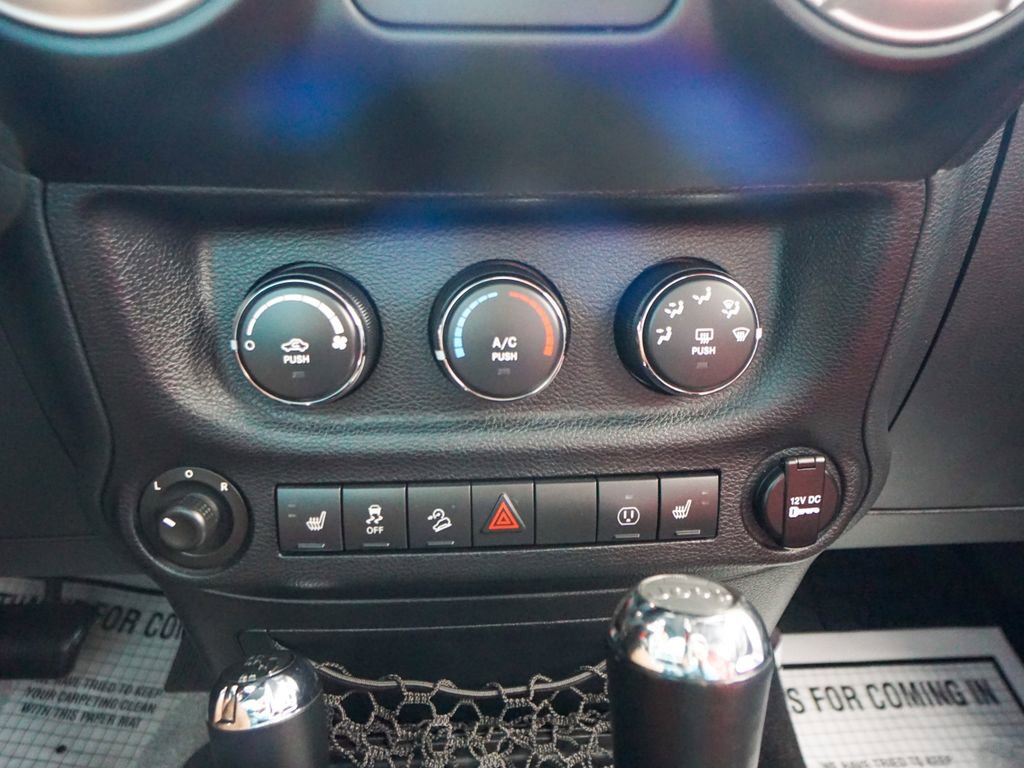 Used 2013 Jeep Wrangler Unlimited Rubicon image 23