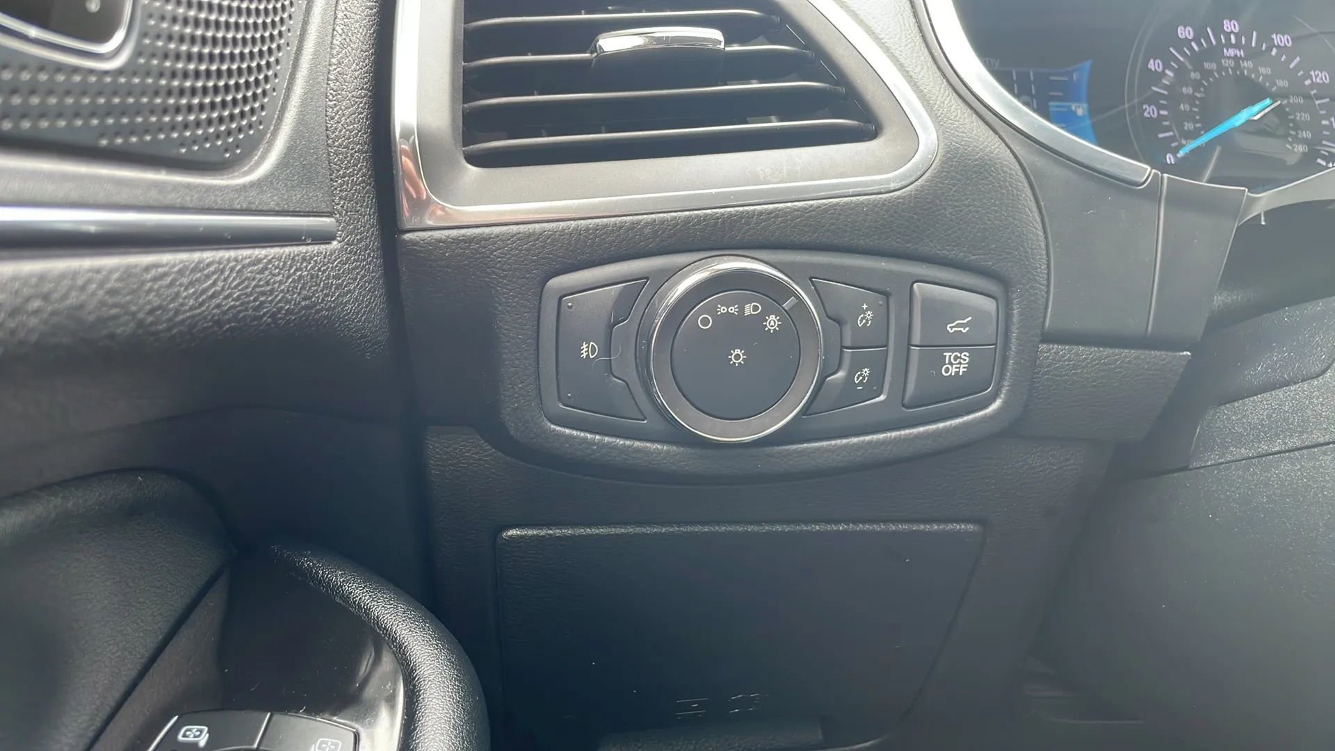 Used 2020 Ford Edge Titanium image 17